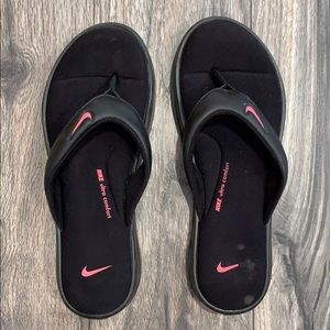 NIKE FLIP FLOPS